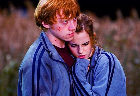 He almost died for harry!!! How sweet! Ron E Hermione, Hermione And Ron, Hery Potter, Film Harry Potter, Hp Aesthetic, Harry Potter Ron And Hermione, Deathly Hallows Part 1, Weasley Harry Potter, Laptop Aesthetic