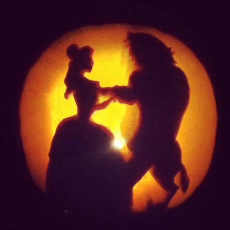 Princess belle Beauty and the beast pumpkin carving silhouette :) Belle Pumpkin Carving, Cool Pumpkin Designs, Princess Pumpkin, Easy Pumpkin Carving, Creative Pumpkin Carving, Amazing Pumpkin Carving, Disney Pumpkin, Pumpkin Carving Designs, Halloween Stencils