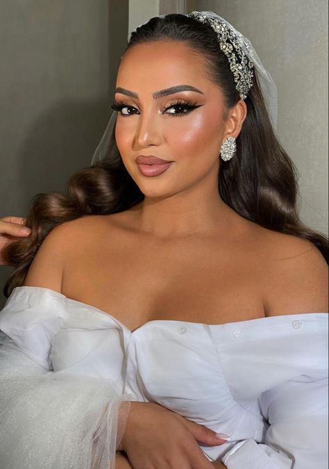 Latina Wedding, Glam Bride Makeup, Aesthetic Creative, Bride Hairstyle, Glam Bride, Bridesmaid Hair Makeup, Wedding Makeup Looks, Beauty Hair Makeup, Bridal Makeup Looks