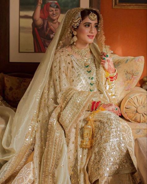 Golden Nikkah Dress, White Bridal Gharara, White And Golden Bridal Dress Pakistani, Bridal Gharara Walima, White Nikkah Dress With Red Dupatta, Nikkah Dress Pakistani White And Golden, White Gharara Pakistani Nikkah, Nikkah Gharara, Pakistani Nikkah Gharara