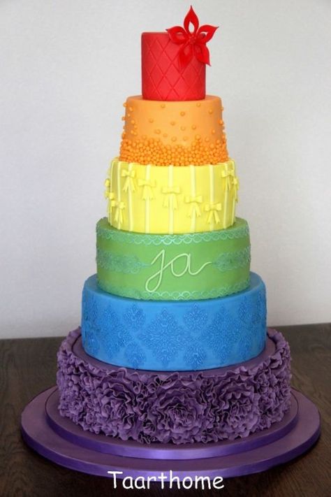 Rainbow wedding cake for a couple who likes colours Sprinkle Wedding Cakes, Rainbow Wedding Cake, Colorful Wedding Cakes, Birthday Cake With Photo, Wedding Cake Alternatives, Fresh Flower Cake, Luxury Wedding Cake, Chocolate Wedding Cake, Rainbow Wedding