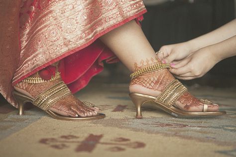 Indian Wedding Indian Footwear Heels, Wedding Slippers For Bride Indian, Sandal For Bride Indian, Wedding Chappal For Bride, Wedding Sandals For Bride Indian, Women Chappals, Bride Sarees, Wedding Flats For Bride, Indian Footwear