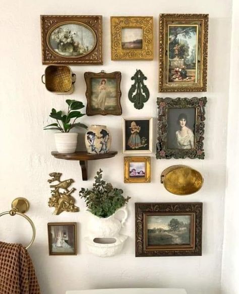 Family Photo Wall Gold Frame, Vintage Art Bathroom, Eccentric Vintage Decor, Thrift Home Decor Diy Ideas, Cozy Vintage Decor, Whimsical Gallery Wall, Thrifted Apartment Aesthetic, Thrifted Home Aesthetic, Thrifted Decor Ideas