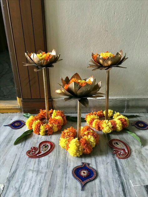 Decor For Diwali Home, Urli Decoration Ideas For Diwali, Flower Decoration For Diwali At Home, Diwali Decoration Ideas, Home Flower Decor, Janmashtami Decoration, Ganapati Decoration, Diwali Decoration Items, Diwali Decorations At Home