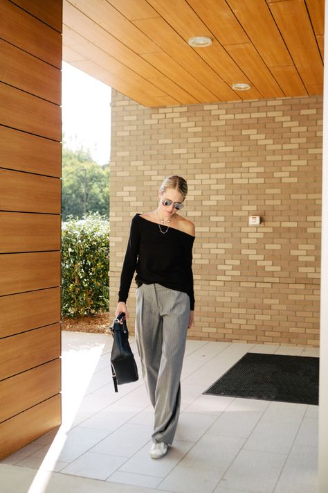 Trousers And Sneakers Outfit, Trousers With Sneakers, Trousers Street Style, Trousers Outfit Casual, Phd Candidate, Menswear Inspired Outfit, Wide Leg Trousers Outfit, Mom Edit, Wide Leg Pants Outfit