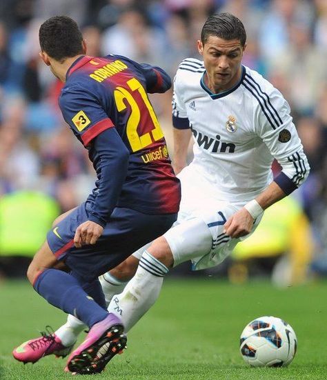 Cristiano Ronaldo  #dribling #CR7 #topplayer Ronaldo Young, Ronaldo Pictures, Ronaldo Real Madrid, Ronaldo Real, Cr7 Ronaldo, Soccer World, Picture Collection, David Beckham, Football Soccer