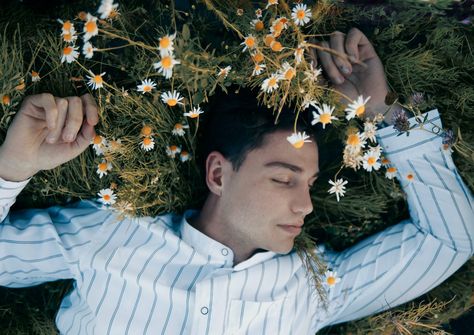 Inspiration Photography, Prints Poster, Arte Inspo, Poses References, Chamomile Flowers, Photography Wall, Foto Inspiration, Artistic Photography, Man Photo