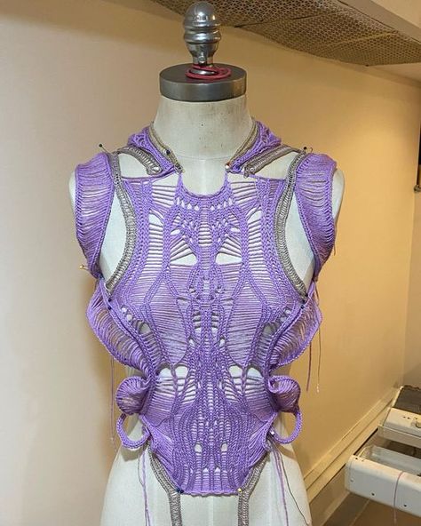 Aerial Costume, Advanced Knitting, Knitwear Inspiration, Futuristic Fashion, Textiles Fashion, Future Fashion, Bohemian Clothes, Knit Fashion, Machine Knitting