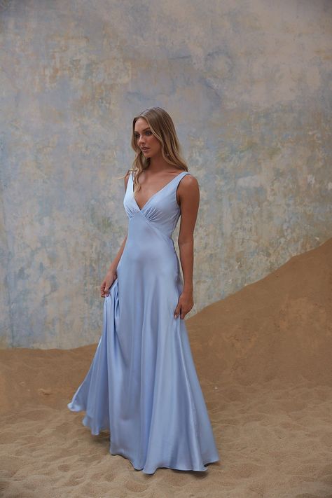 Dress Code Wedding, Prom Dress Inspiration, Blue Bridesmaid Dresses, Grad Dresses, Glam Dresses, Style And Grace, Stretch Satin, Wedding Attire, Dance Dresses