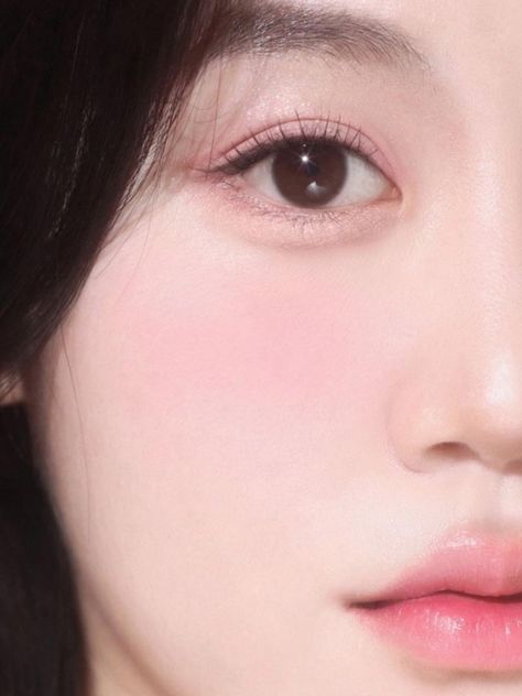 best Korean blush pink tone Korean Warmtone Makeup, Cool Tone Make Up Korean, Pink Cool Tone Makeup, Pink Tone Makeup Looks, Cool Toned Pink Makeup, Pale Skin Pink Undertones Aesthetic, Cool Tone Natural Makeup, Pink Cool Tone Makeup Korean, Pink Undertones Skin