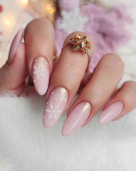 41+ Pink Christmas Nails for a delightful Holiday Mani - The Mood Guide Winter Nails Cute, Winter Nails Inspiration, Dusty Pink Nails, Cute Winter Nails, Pink Christmas Nails, Purple And Silver Nails, Christmas Nail Art Ideas, Inspiration Nails, Florida Christmas