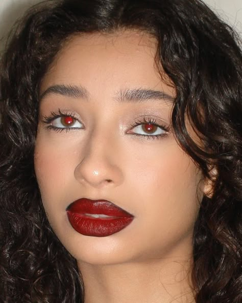 Black Lip Reference, Red Lipstick With Black Liner, Red Lip Dark Liner, Dark Red Lips Makeup, Red Grunge Makeup, Lip Liner Red Lipstick, Dark Red Lip Makeup Look, Dark Lip Makeup Look, Red Liner Makeup