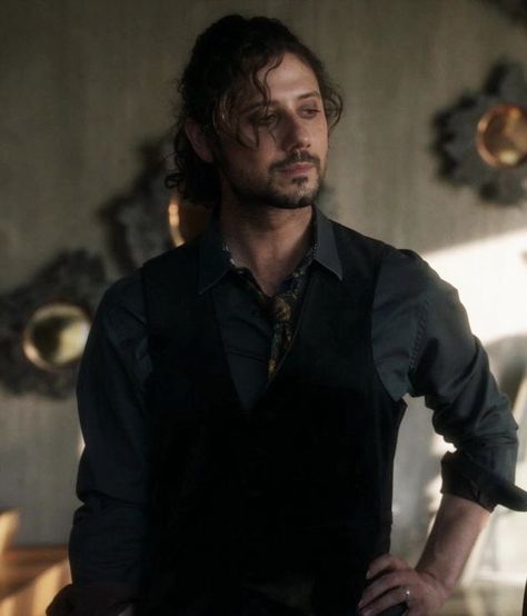 Eliot Waugh, The Magicians, Black