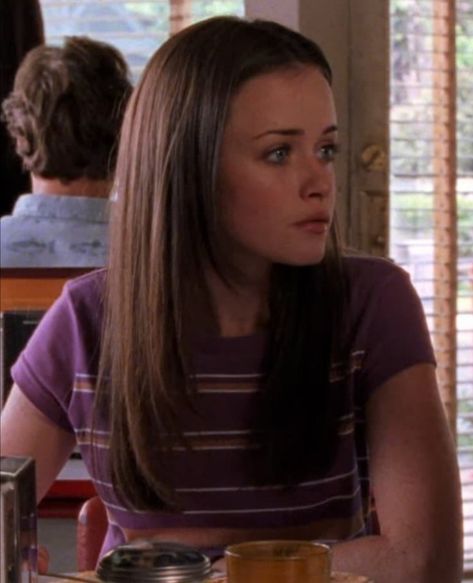 Rory Gilmore Hair, Real Drawing, Gilmore Aesthetic, Rory Gilmore Style, Gilmore Girls Seasons, Girl Haircut, Haircuts Straight Hair, Rory Gilmore, 90s 2000s