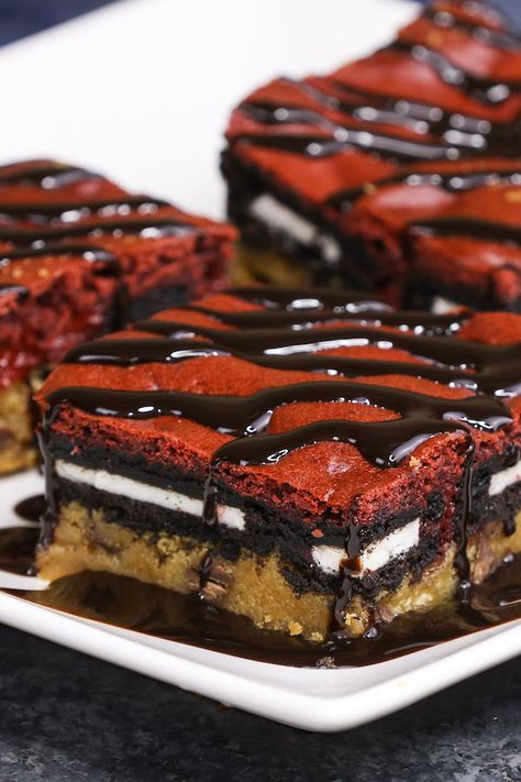 Sluttier Brownies Red Velvet, Valentine Desserts Easy Simple, Red Velvet Brownies Recipe, Oreo Bars, 3 Ingredient Recipe, Cookie Brownies, Red Velvet Desserts, Dessert Cravings, Red Velvet Oreo