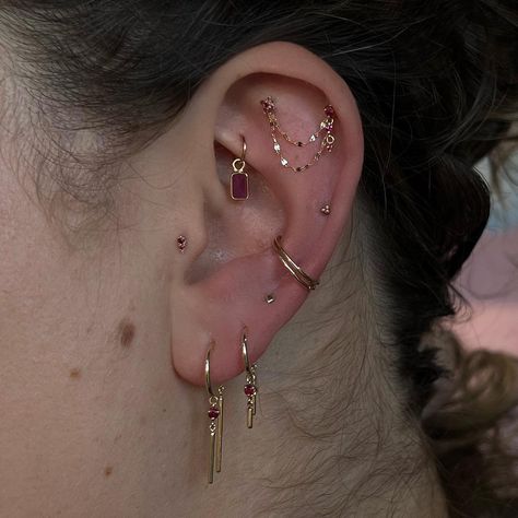 All Posts • Instagram Piercings Jewelry, Cool Ear Piercings, Pretty Ear Piercings, Cooler Style, Cute Ear Piercings, Ear Style, I Am So Grateful, Dope Jewelry, Jewelry Lookbook