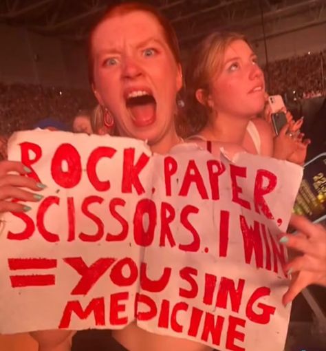 Concert Signs Ideas To Get Noticed, Love On Tour Signs, Hslot Outfit, Concert Signs, Harry Styles Poster, Harry Styles Funny, Harry Styles Tour, Harry Styles Concert, Concert Poster