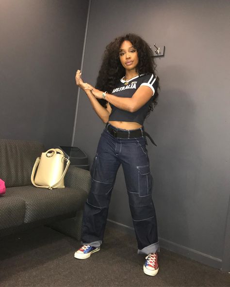 Bean dip Sza Singer Body Type, Sza Inspo Outfits, Sza Style Outfits, Iconic Sza Looks, Sza Aesthetic Clothes, Sza Aesthetic Outfits, Sza Music Video Looks, Sza Style, Sza Fits