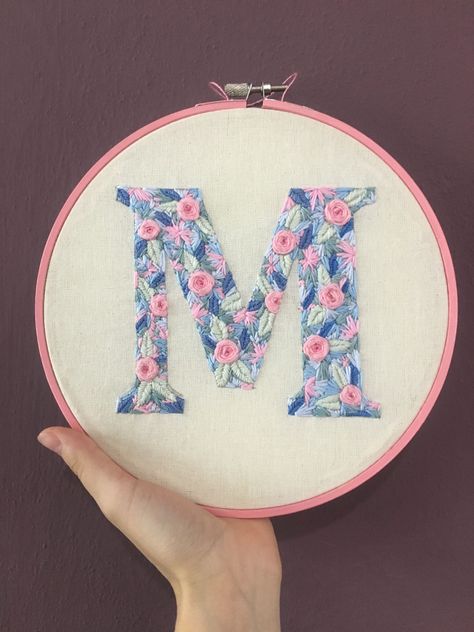 M Embroidery Letter, Hand Embroidery Letters, Embroider Ideas, Embroidery Hoop Art Diy, Clothes Embroidery Diy, Diy Bead Embroidery, Fibre And Fabric, Handmade Embroidery Designs, Embroidery Letters