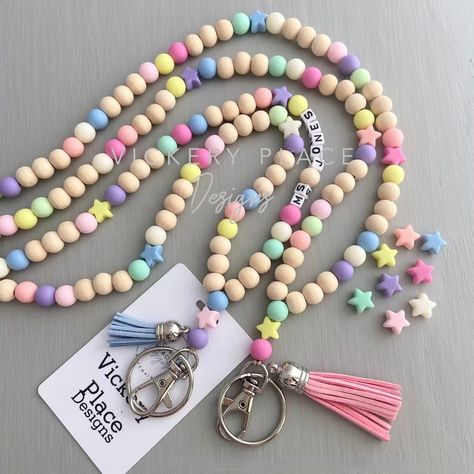 Diy Bead Lanyard, Diy Teacher Lanyard Beads, Beaded Teacher Lanyard, Teacher Lanyard Ideas, Diy Lanyard Beaded, Diy Teacher Lanyard, Diy Lanyards, Teacher Lanyard Beaded, Teacher Lanyards