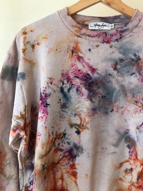 Crew Neck Sweatshirt Outfit, Tie Dye Crafts, Tie Dye Fashion, How To Tie Dye, Ice Dye, Tie Dye Diy, Batik Shirt, Tie Dye Outfits, Tie Dye Shirts