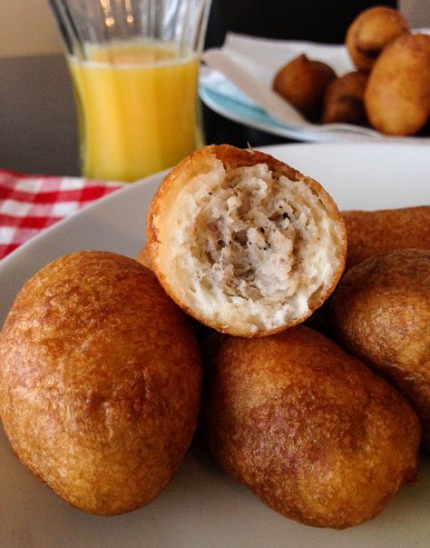 Pancake Bites With Sausage, Mini Pancake Sausage Bites, Pancake And Sausage Bites, Sausage And Pancake On A Stick, Pancake And Sausage Muffins, Pancake Sausage Bites, Sausage Pancake Bites, Pancake And Sausage, Sausage Cups