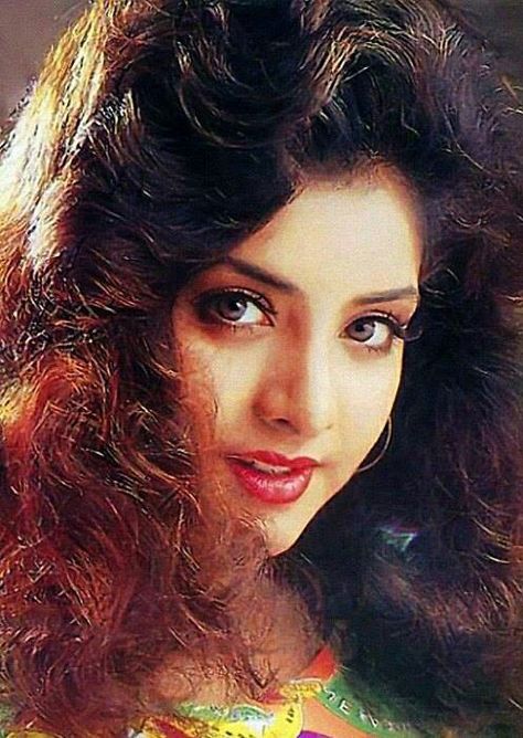 Divya bharti Aishwarya Rai Makeup, Divya Bharti, Bollywood Makeup, Bridal Makeup Images, Bollywood Posters, Beauty Smile, Like Share Subscribe, Vintage Bollywood, Beautiful Landscape Wallpaper