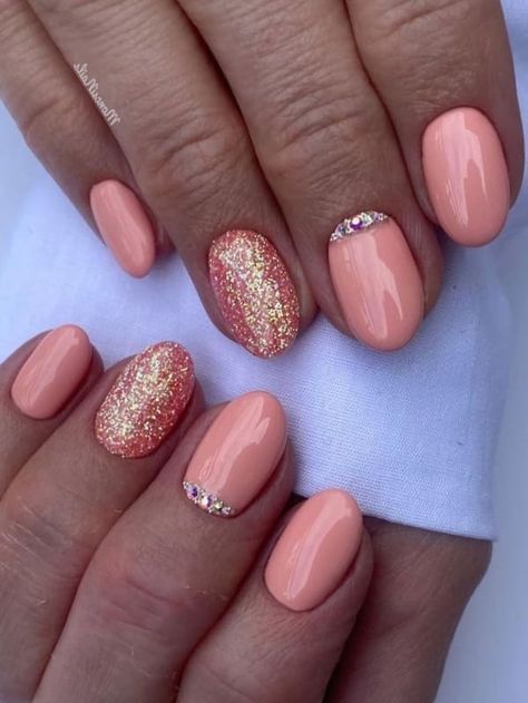 short peach nude nails with glitter Coral Gold Nails, Coral Sparkle Nails, Summer Nails Peach Coral, Sparkly Coral Nails, Bright Coral Nails With Glitter, Peach Sparkle Nails, Peaches And Cream Nails, Peach Colored Nails Designs, Coral And Gold Nails Design