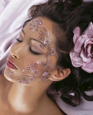 Henna tattoo on face Delicate Flower Tattoo, Face Tattoos For Women, Tato Henna, Lekker Slaap, Tattoo Henna, Flower Henna, Mehndi Tattoo, Body Adornment, Temporary Tattoo Designs