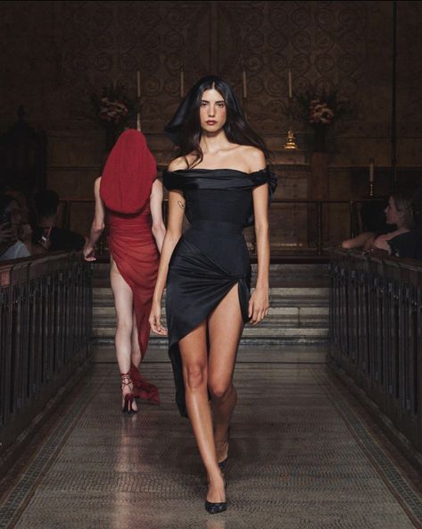 Daniela Garza, Black Widow Dress, Mirror Palais, Runway Outfits, Kylie Jenner Style, Monochrome Outfit, Fashion Cover, Event Outfit, Fashion Week Runway