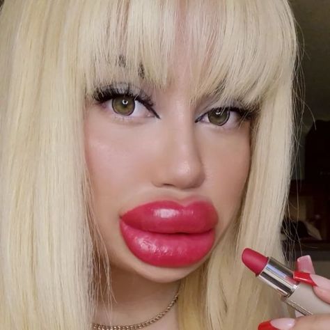 Lip Implants, Botox Lips, Best Drag Queens, Fake Lips, Drag Queen Makeup, Female Faces, Lip Filler, Love Lips, Queen Makeup