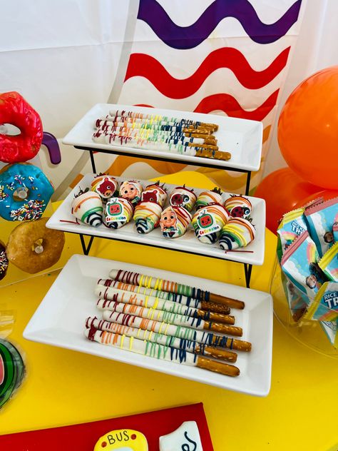 Coco Melon Birthday Food Ideas, Cocomelon Pretzel Sticks, Cocomelon Strawberry Ideas, Cocomelon Sweets Table, Cocomelon Chocolate Covered Strawberries, Coco Melon Candy Table, Cocomelon Snack Ideas, Cocomelon Dessert Ideas, Cocomelon Party Snacks