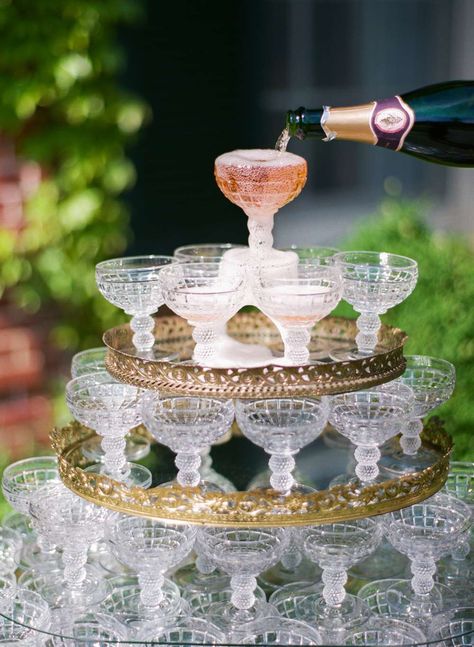 Champagne Fountain, Best Champagne, Great Gatsby Wedding, Gold Wedding Theme, Champagne Tower, Gatsby Style, Gatsby Wedding, Wedding Drink, Champagne Wedding