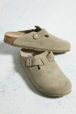 Birkenstock Boston Outfit, Shoe List, Boston Aesthetic, Bistro Interior, Boston Outfits, Birkenstock Clogs, Boston Clogs, Birkenstock Boston, Clothes Ideas