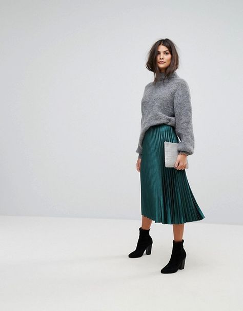 Fall Outfits | Fall Skirts | Midi Skirts | Pleated Skirt | Whistles Satin Pleated Midi Skirt in Green Fall Fashion Tights, Skirt Outfits With Tights, Midi Rok Outfit, Pleated Skirt Outfit Ideas, Green Skirt Outfits, Satin Pleated Skirt, Fall Midi, Midi Outfits, Green Pleated Skirt