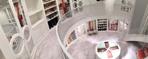 Scream Queens Closet, Chanel Oberlin Room, Chanel Oberlin Closet, Mansions Luxury Inside, Scream Queens Chanel, Hogwarts Bedroom, Chanel Bedroom, Vibey Rooms, Chanel Oberlin