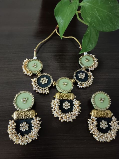 Febric Jwellery Idea, Navaratri Jewellery, Mdf Jewellery, Diy Necklace Designs, Kundan Jhumka, Diy Earrings Materials, South Indian Temple, Temple Necklace, Flower Jewelry Designs