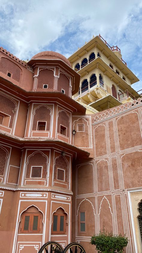 Jaipur Snap, Crazy Rich Asians Aesthetic, Jaipur Aesthetic, Jaipur City Palace, City Palace Jaipur, Rajasthan Tourism, Jaipur Travel, Travel Destinations In India, India Architecture