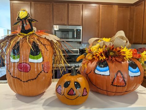 Scarecrow Painted Pumpkin, Scarecrow Pumpkin Painting, Kids Pumpkin Carving, Scarecrow Painting, Decorated Pumpkin, Pumpkin Painting Party, Scarecrow Pumpkin, Halloween Pumpkin Crafts, Creative Pumpkin Painting