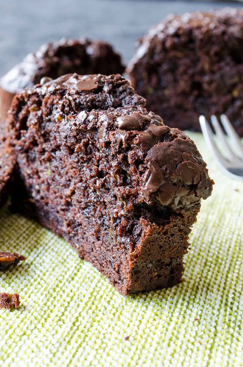 Chocolate and Yogurt Zucchini Bread Baking With Zucchini, Courgette Cake, Yogurt Chocolate, Zucchini Bake, Zucchini Chocolate, Chocolate Yogurt, Pane Dolce, Chocolate Zucchini Bread, Gf Flour