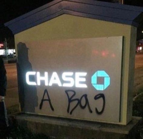 Chase A Bag, Funny Twitter Headers, Funny Mean Quotes, Money Wallpaper Iphone, Headers Twitter, Money Saving Methods, Iphone Wallpaper Stills, Funny Twitter, Twitter Header Photos