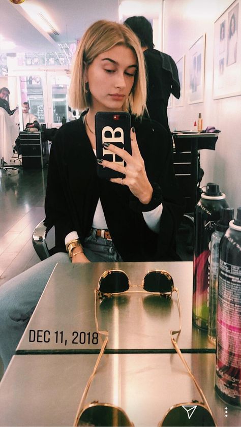 Hailey Baldwin Beiber mirror selfie Hailey Baldwin Hair, Haley Baldwin, Women Short Hairstyles, Hailey Bieber Street Style, Hailey Baldwin Street Style, Hailey Rhode Baldwin, Black Women Short Hairstyles, Hailey Bieber Style, Hailey Baldwin Style