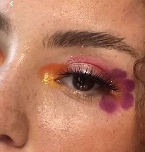 Simple Colourful Makeup, Hippy Girl, Hippie Makeup, Colourful Makeup, Fun Makeup, Graphic Liner, Make Up Inspo, Hippie Girl, Nail Jewelry