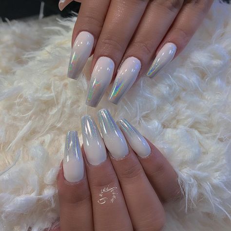 White and silver ombré holo Holo Nails, Silver Ombre, White Ombre, White Nails, Cute Nails, Gel Nails, Follow Me, Nail Designs, Nail Art