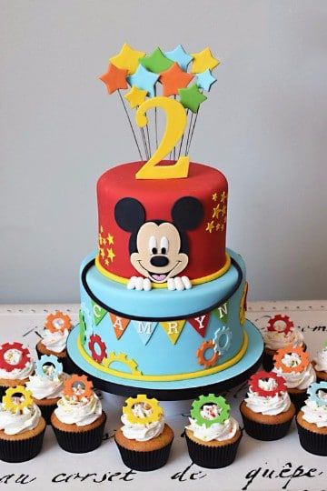 tortas de mickey mouse bebe dos pisos Mickey Mouse Clubhouse Birthday Cake, Torturi Baby Shower, Bolo Do Mickey Mouse, Mickey Birthday Cakes, Mickey Mouse Clubhouse Cake, Γενέθλια Mickey Mouse, Cake With Cupcakes, Mouse Birthday Cake, Mickey Mouse Birthday Cake