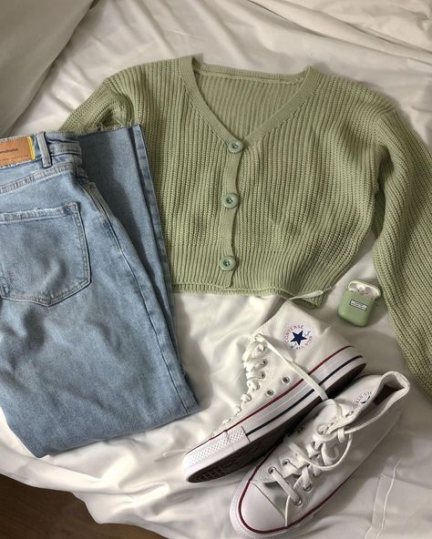 green outfit🐢✨
зеленый наряд🐢✨ Mode Zara, روتين العناية بالبشرة, White Converse, Trendy Summer Outfits, Tween Outfits, Simple Trendy Outfits, Swaggy Outfits, Mode Inspo, Cute Simple Outfits