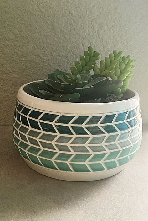 Mosaic Flower Pots, Handmade Ceramic Planters, Clay Planters, Pinch Pots, Ceramics Projects, Pottery Planters, Pottery Designs, Herringbone Pattern, Ceramic Clay