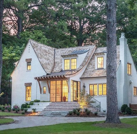 Shed Dormer, English Cottage Style, Built In Furniture, Tudor House, Cottage Plan, Ring Der O, Cottage House, French Cottage, French Country Cottage