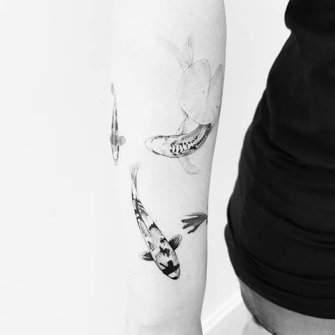 Half Sleeve Tattoos Lower Arm, Koi Fish Drawing Tattoo, Japanese Symbols Tattoo, Sketchy Tattoo, Cool Half Sleeve Tattoos, Full Sleeve Tattoo Design, Fish Drawing, Koi Tattoo, Koi Fish Tattoo