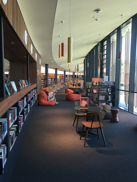 Comfy Library, Library Building Design, High School Lounge Area, Hygge Library, Library Reading Area, Books Installation, Luxury School Library, University Library Design, Library Interior Design Public